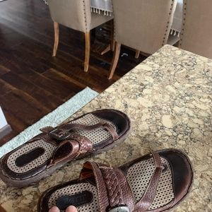Born leather sandal